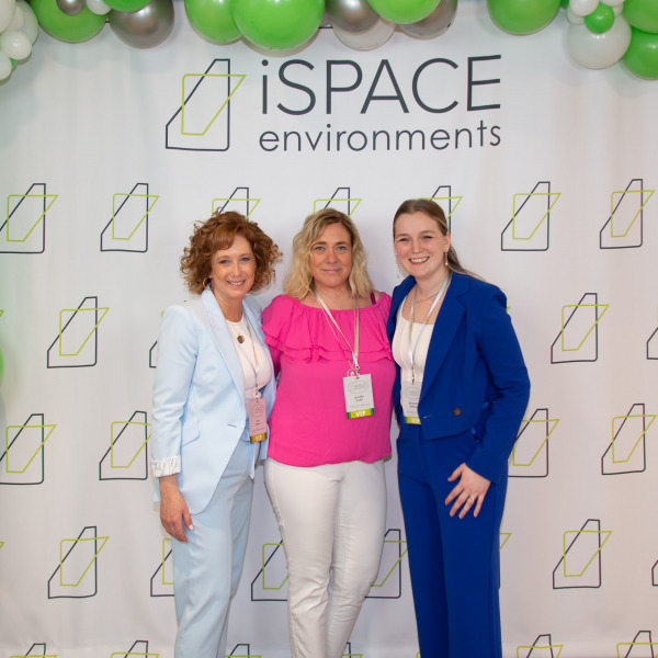 iSpace-Environments-Party-Photo-Booth-MedRes-050223-A.SMITH-IMG_8810