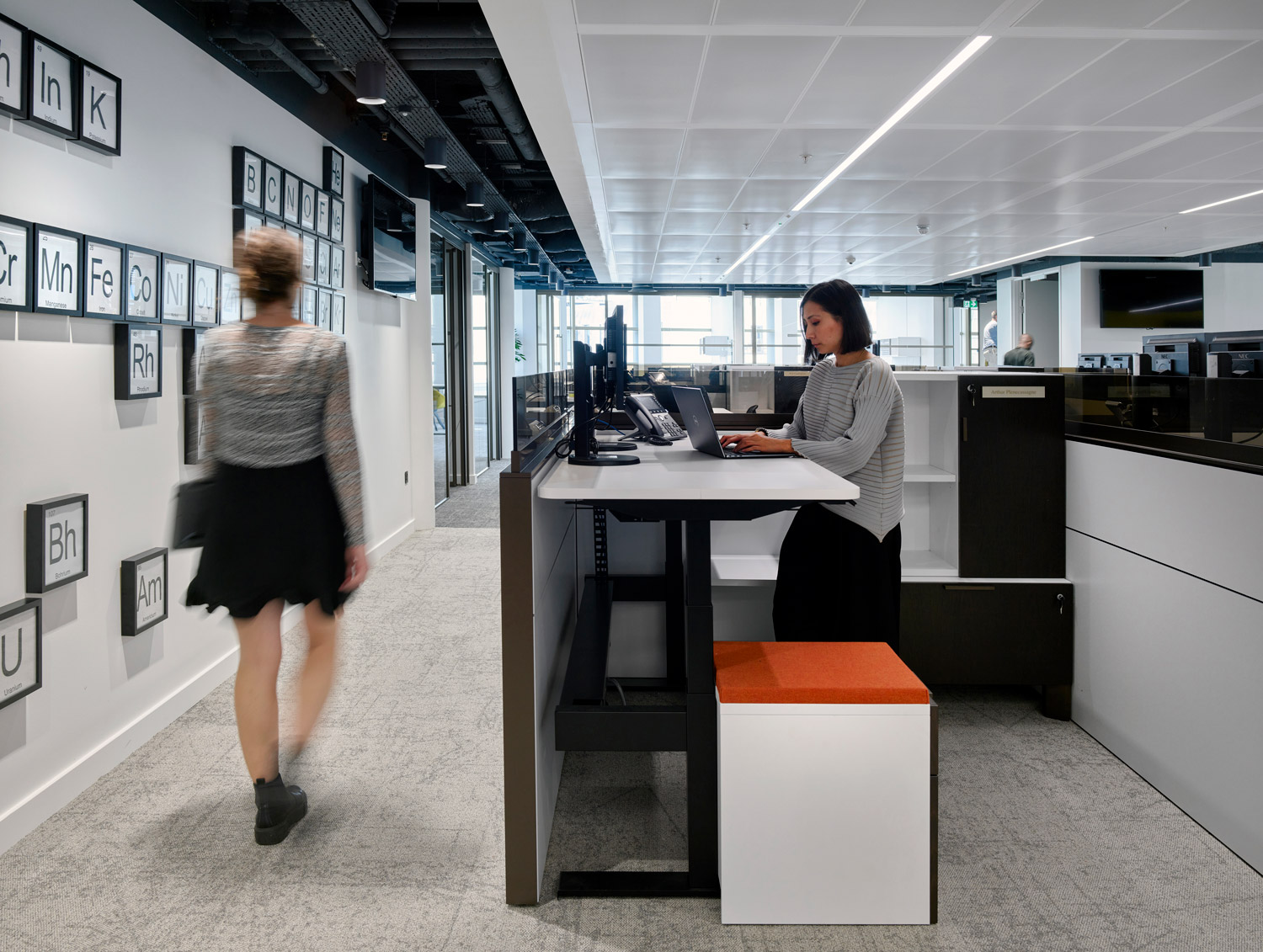iSpace-Environments-Piper-Sandler-London-height-adjustable-work-stations