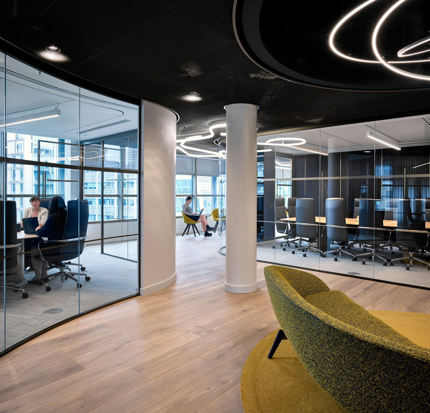 iSpace-Environments-Piper-Sandler-London-meeting-room-chairs-ancillary-seating