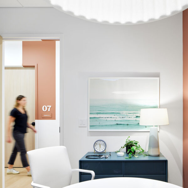 iSpace-Environments-Minneapolis-Integrative-Medicine-Center-Consultation-Room-2