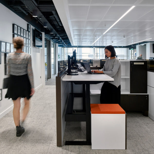 iSpace-Environments-Piper-Sandler-London-height-adjustable-work-stations