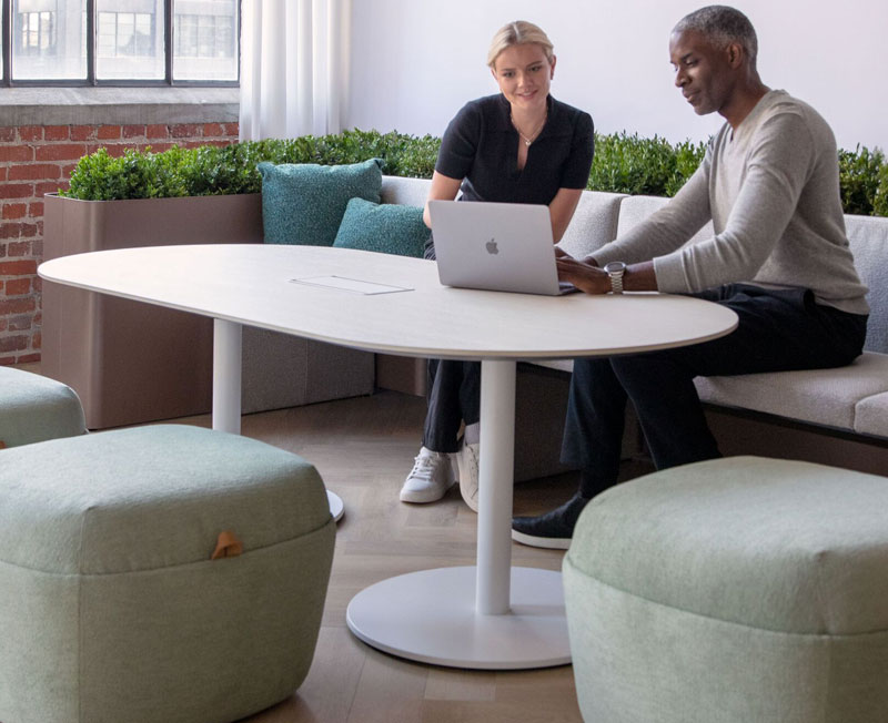 iSpace-Environments-Teknion-Campus-Favorites-Higher-Ed-Solutions-Audience-Table-casual-integrated-power