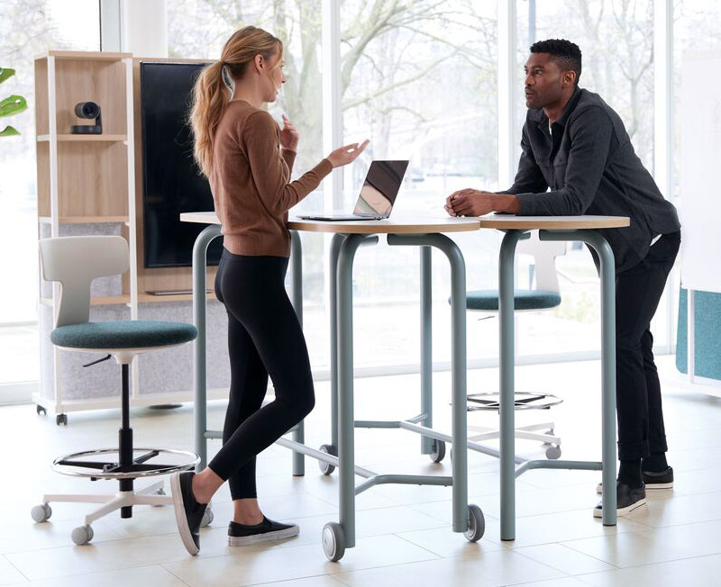 iSpace-Environments-Teknion-Campus-Favorites-Higher-Ed-Solutions-Routes-Agile-Table-standing-height