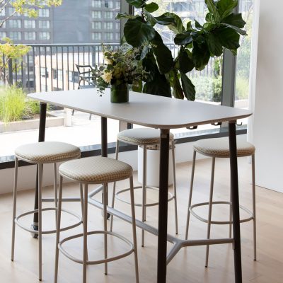 iSpace-Environments-Teknion-Design-Days-Showroom-Bevy-Table-Sante-Stools