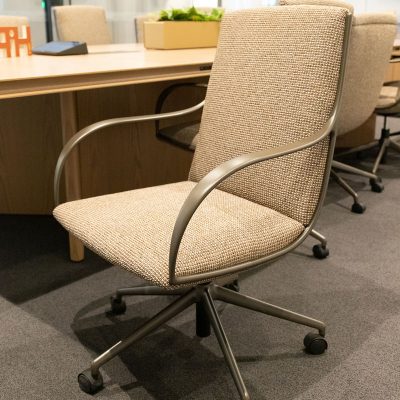 iSpace-Environments-Teknion-Design-Days-Showroom-Jotta-conference-seating
